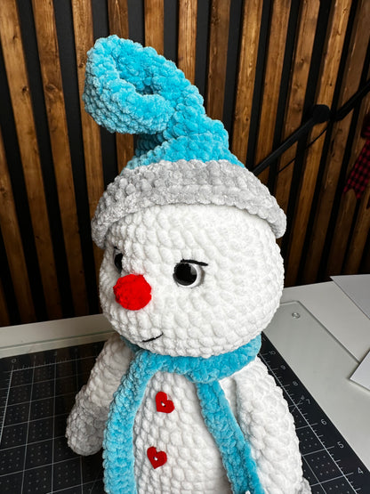 Handmade Crochet Snowman Plush – Soft Chenille Winter Decor